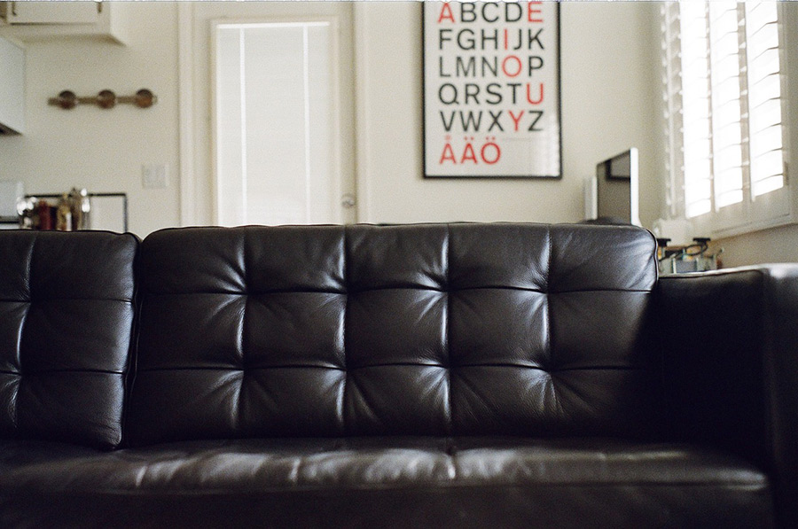 leather-couch-2629227_1280.jpg